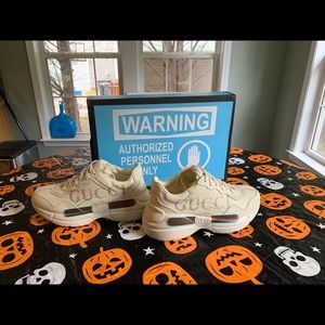 Women's Rhyton Gucci logo leather sneaker